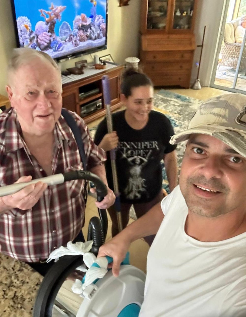 The Leide Cleaning team with a happy client after a cleaning
